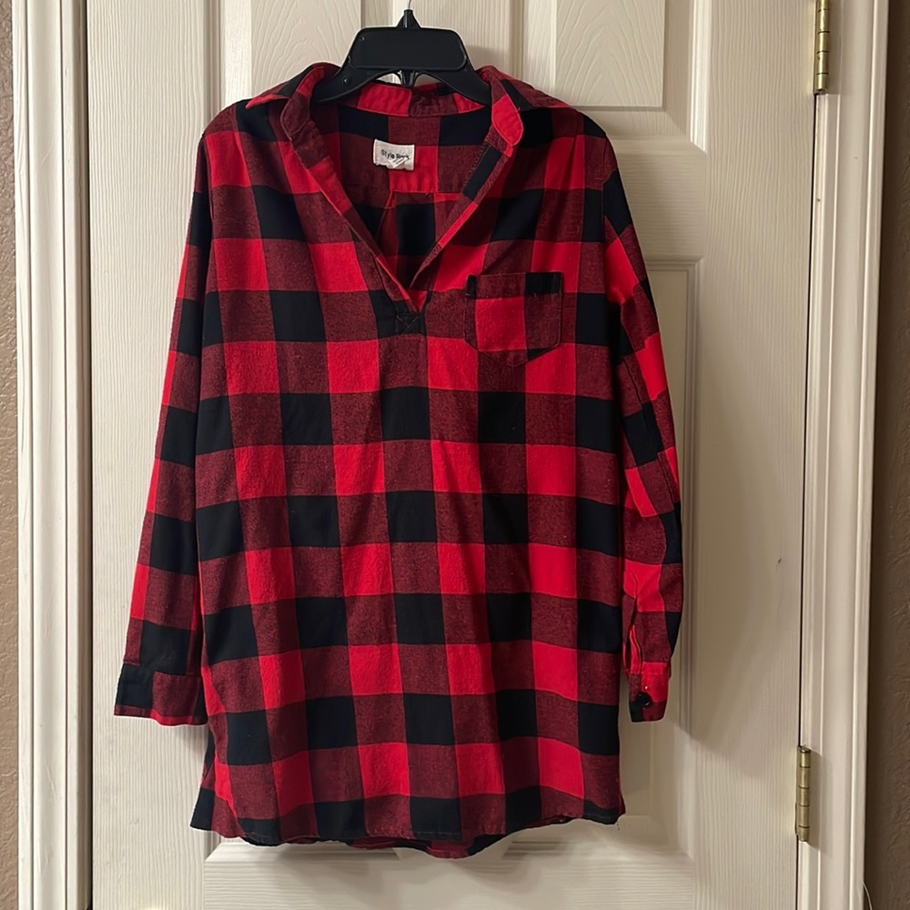 Pink Lily Boutique! Red Plaid long sleeved top. Size small.